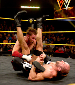 fishbulbsuplex:  Sami Zayn vs. Antonio Cesaro  Get is Sami!!!….I