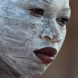 royal-flame:  a—fri—ca:  Woman with Musiro face mask, Mozambique