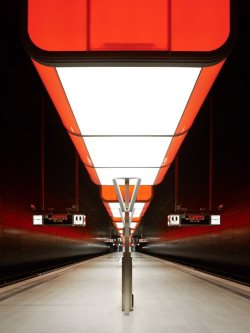 rcruzniemiec:  HafenCity-Universität Subway Station Pfarré