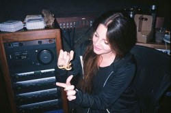 only-lana-del-rey:    Lana Del Rey playing with a fidget spinner📸