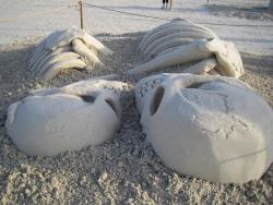 sixpenceee:  The following sand sculpture is supposed to represent