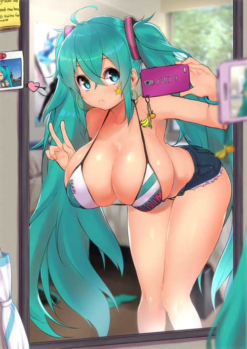 xyzismywaifu:  自撮りミクちゃん [Selfie Miku-chan][R18 ver. in Link]