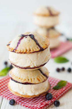 do-not-touch-my-food:    Blueberry Pie Ice Cream Sandwiches 