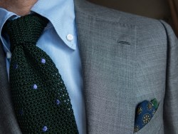 paul-lux:Handmade milanese buttonholeCifonelli knit tie