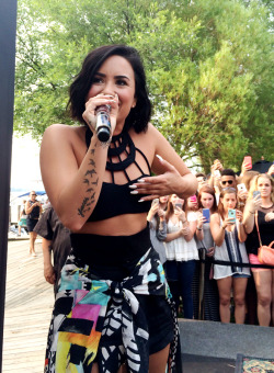 ddlovatostyle: Demi Lovato at 101.3 Lakeside Party in Minnesota