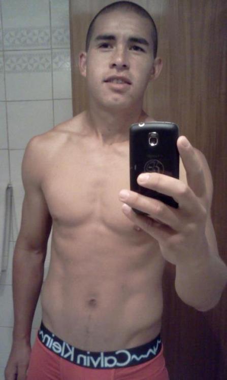 chilenos-hot:  Carlitos Opazo, 25 años, Juega por Valdivia y esta esquisito! Recien agregado, espero tener fotos mejores:)