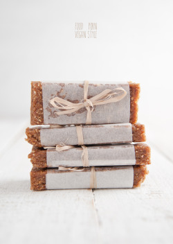 veganismislove:  Apple and Cinnamon Energy Bars