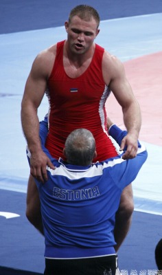 dippinfan:  redwrestle:  Lucky coach  Visit the archive the next