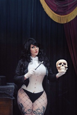 zsuzsustarr:  i give you…zsutanna! hahah me as zatanna… 