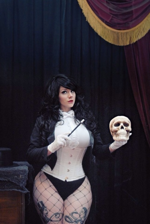 zsuzsustarr:  i give you…zsutanna! hahah me as zatanna…  OMG