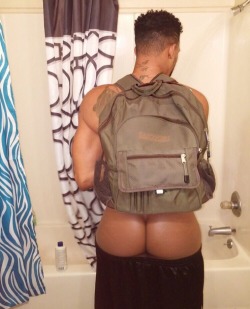 luvphattazz:  lightskinnedboys:  Back pack ing  Damn that ass