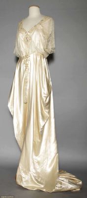 augustaauctions:  Ivory Silk Satin Wedding Gown, 1912 for May