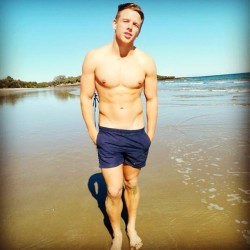 livinglifewithderek:  http://tinyurl.com/bq9e2oh 