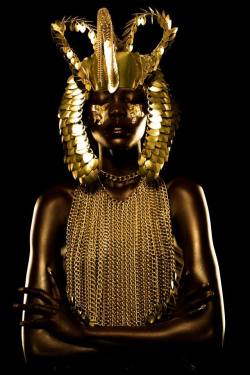 ohthentic:  divalocity: GOLDEN GODDESS | Mari Agory | Idol Magazine