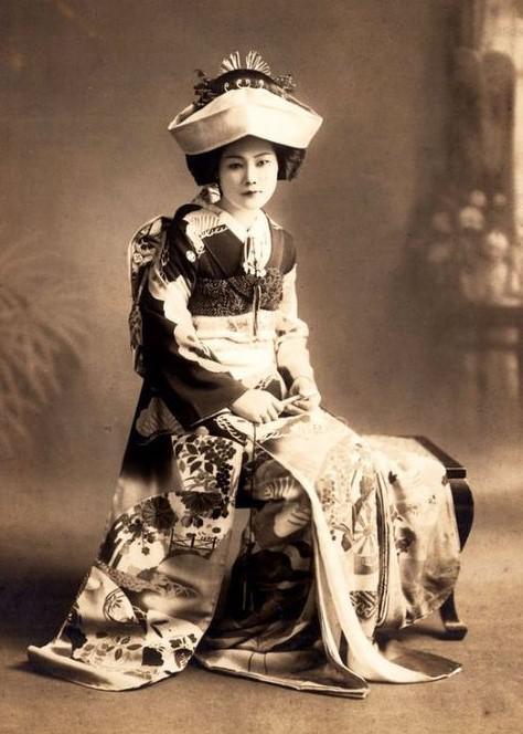 blondebrainpower:Japanese woman in a traditional wedding dress