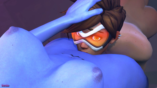 Not sure why some people are bothered and/or surprised by the fact that Tracer has been officially revealed to be a lesbian. Some of us have preferred thinking of her that way for a while now.