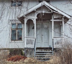 oldfarmhouse:I wonder if the walls could talk, what would they