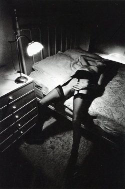 foxesinbreeches:Nude by Jeanloup Sieff, 1982Also