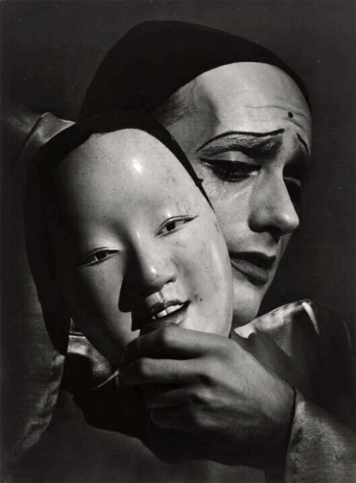 joeinct:Zwei Masken, Photo by Otto Steinert, 1949