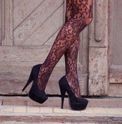 hellohighheels:  Hello High HeelsHelloHighHeels2.com
