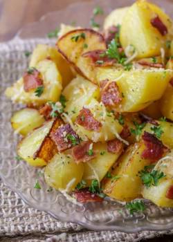 foodffs:  Oven Roasted PotatoesFollow for recipesGet your FoodFfs