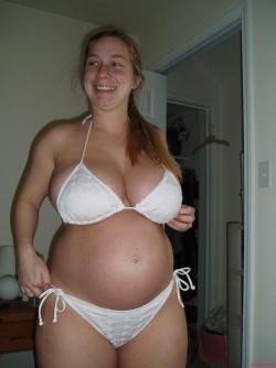 prego-porn:  Do you guys like my new picture? Wanna hook up?