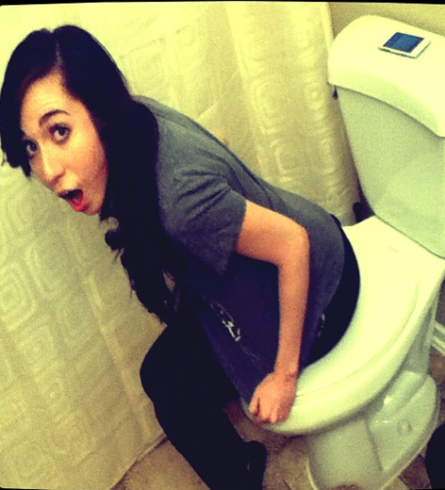 1nobodyknowsme1:  dimitrivegas:  pooping      (via TumbleOn)