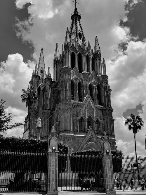 evilbuildingsblog:  México, San Miguel de Allende. (Parroquia