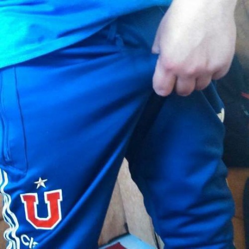 flaiteschilenosconbuzopitillo:  Rico waxo de la u agarrandose el chuncho yo se la agarro con gusto
