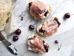 thefoodshow:  Cherry Sauce Prosciutto Crostini