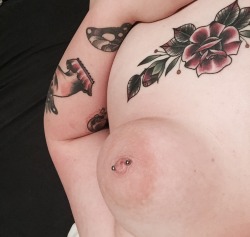 dreamingininertia:  my boob looks small here but I do indeed