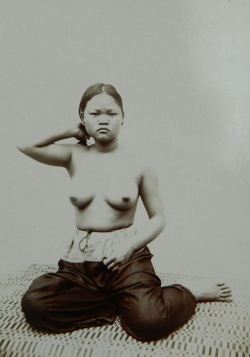 madivinecomedie: Photographe anonyme.  Femme nue vers 1880.