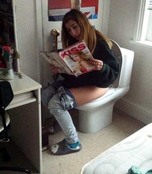 dimitrivegas:  Girl taking dump