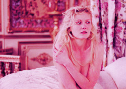 mfjr:   Kirsten Dunst in Marie Antoinette film unknown by José