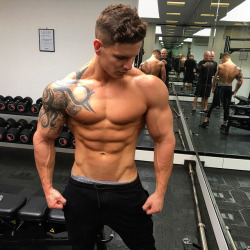 hotguysoffacebook:  Excuses don’t get results • Checkout