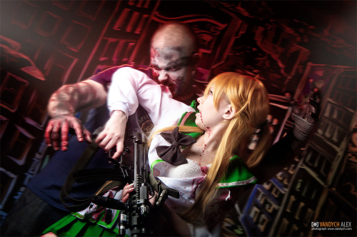 vandych:  cosplay High School of the Dead   ph vandych   support creation of a new cosplay is possible here    