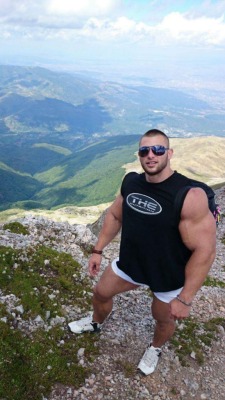 musclehunkymen:  Must be a work-out for Besim Trena to be hiking