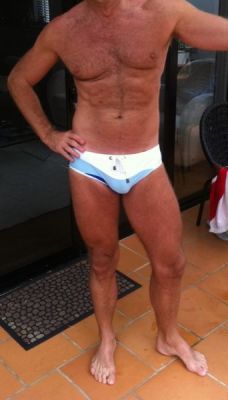 horny-dads:  Dad is ready for the Beach ;-)  horny-dads.tumblr.com