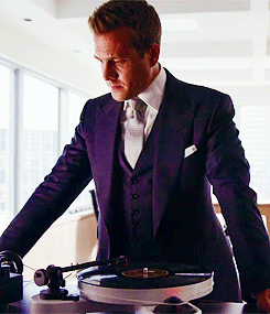 hughdanciful:  Harvey Specter; 3x06 The Other Time pt. 1 present