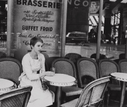 violentwavesofemotion-deactivat:  Jean Seberg, in Paris, 1961.