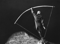 thegreatinthesmall:  Le départ, 2000. Gilbert Garcin 