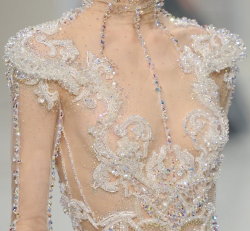 themakeupbrush:  Guo Pei S/S 2016 Couture: “Courtyard”