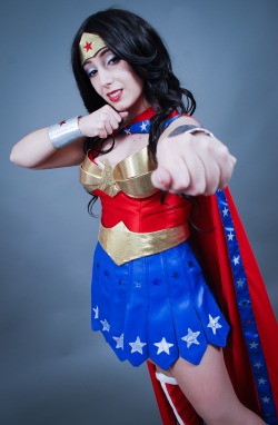 comicbookcosplay:  Wonder Woman photo by Adrian Ummo Submitted