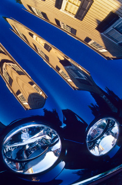 hueandeyephotography:  Blue sky and houses reflected in a jag,