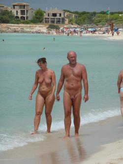 real-naturist-beach:  nudist couple