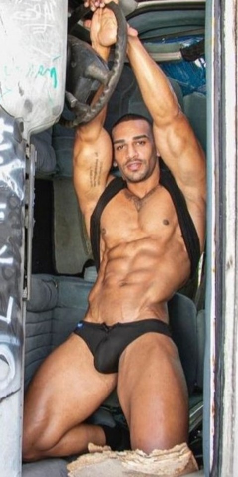 hunksintrunks-x: