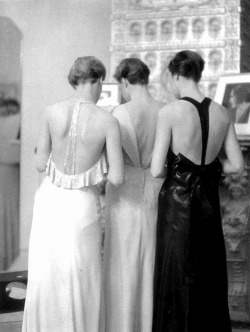 wehadfacesthen:Berlin, 1930′s, photo by Marianne Breslauer