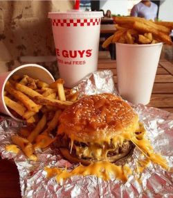 yummyfoooooood:  Cheeseburger and Fries from Five Guys