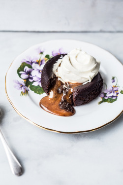 gastrogirl:  salted caramel filled molten chocolate cake. 