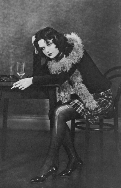 Pola Negrihttps://painted-face.com/